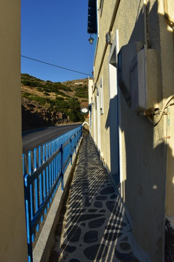 3 Alpha Studios Batsíon Exterior photo